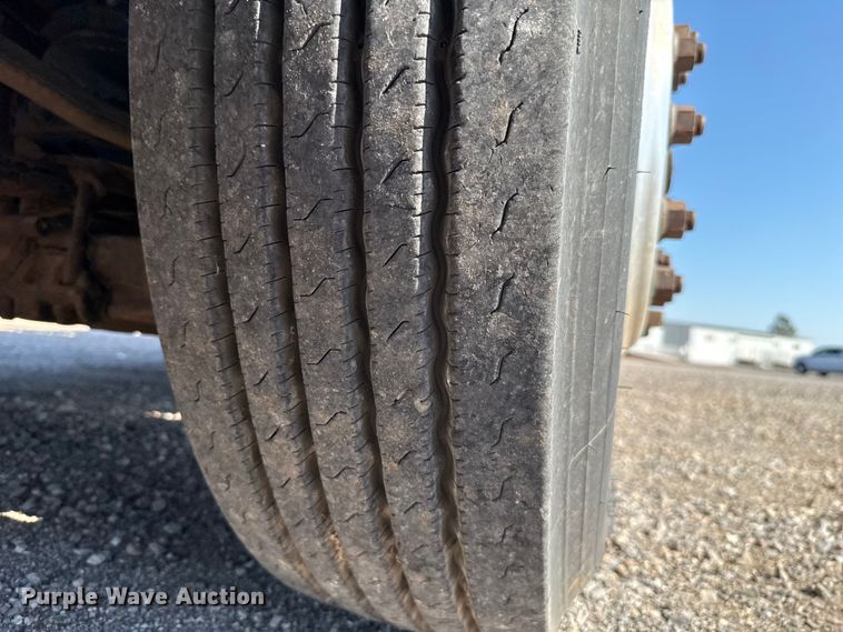 image for item EU5095 2007 Freightliner Columbia flatbed truck