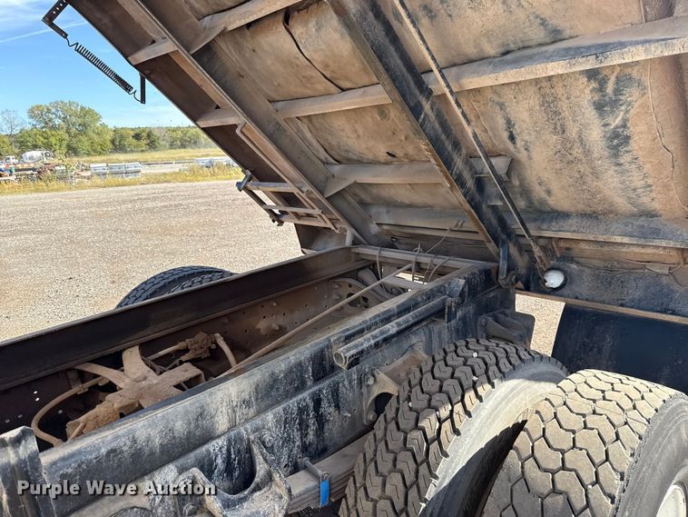 image for item EU5175 2005 International 4300 SBA 4X2 dump truck