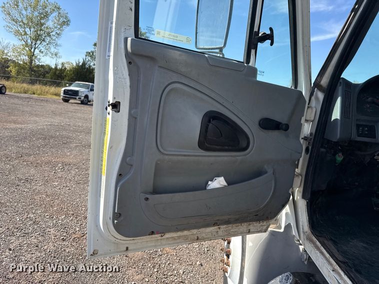 image for item EU5175 2005 International 4300 SBA 4X2 dump truck