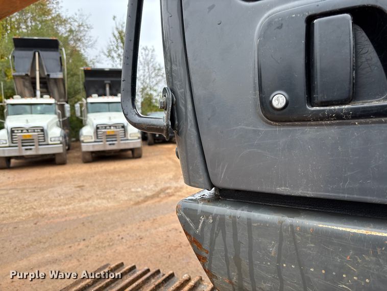 image for item EV3219 2017 Case CX210D excavator