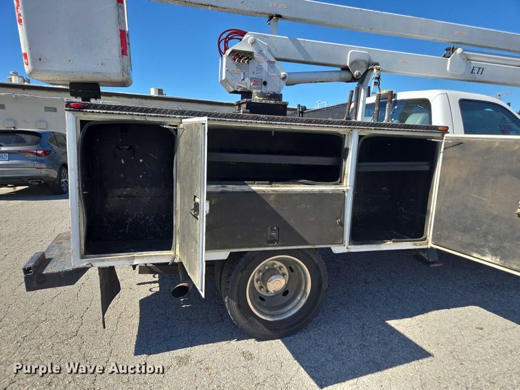 image for item EV5361 2011 Ford F550 Super Duty XL bucket truck
