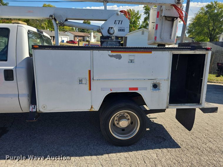 image for item EV5361 2011 Ford F550 Super Duty XL bucket truck