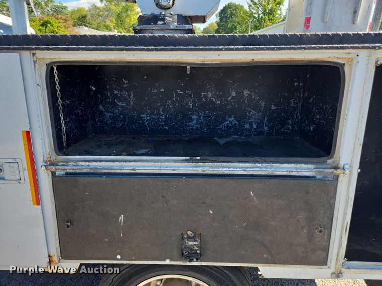 image for item EV5361 2011 Ford F550 Super Duty XL bucket truck