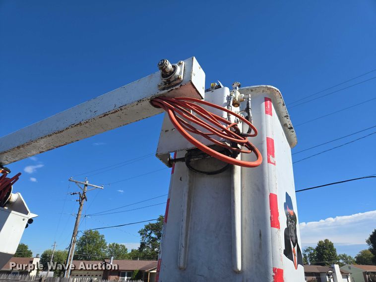 image for item EV5361 2011 Ford F550 Super Duty XL bucket truck