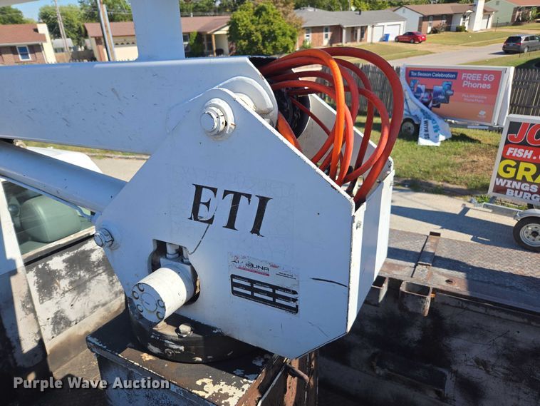 image for item EV5361 2011 Ford F550 Super Duty XL bucket truck