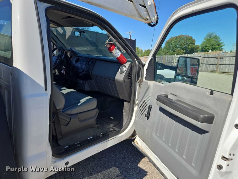 image for item EV5361 2011 Ford F550 Super Duty XL bucket truck