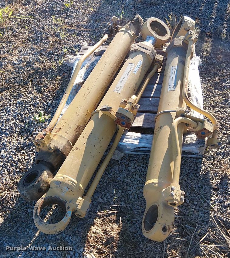 image for item EV5377 (3) Caterpillar hydraulic cylinders