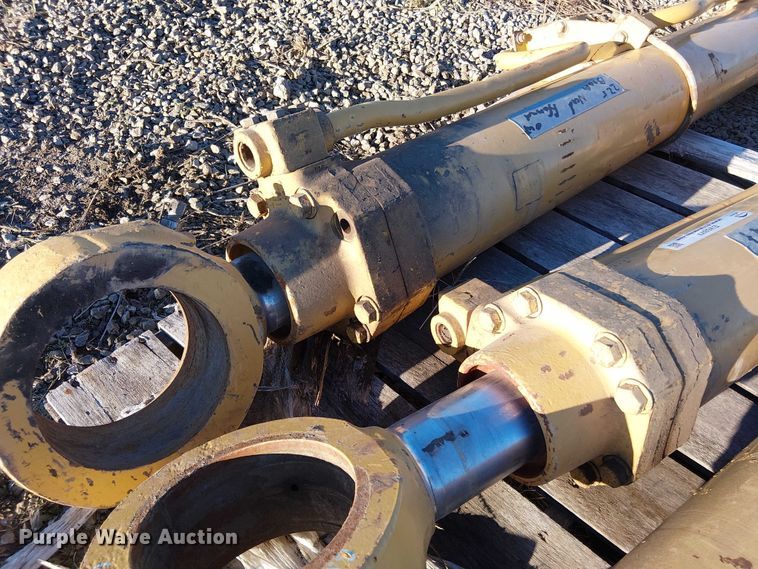 image for item EV5377 (3) Caterpillar hydraulic cylinders