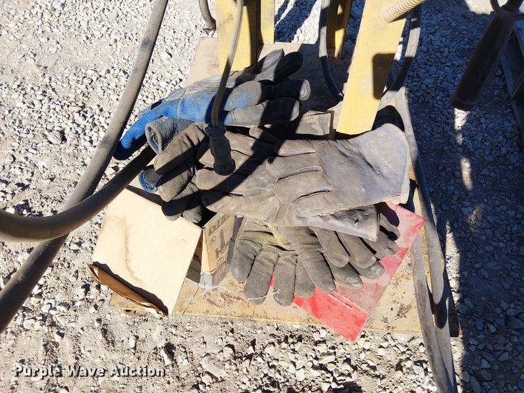 image for item EV5391 Miller deltaweld 651 welder/generator