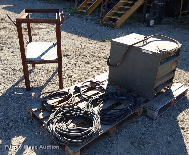 image for item EV5392 Lincoln Idealarc R3R-400 welder