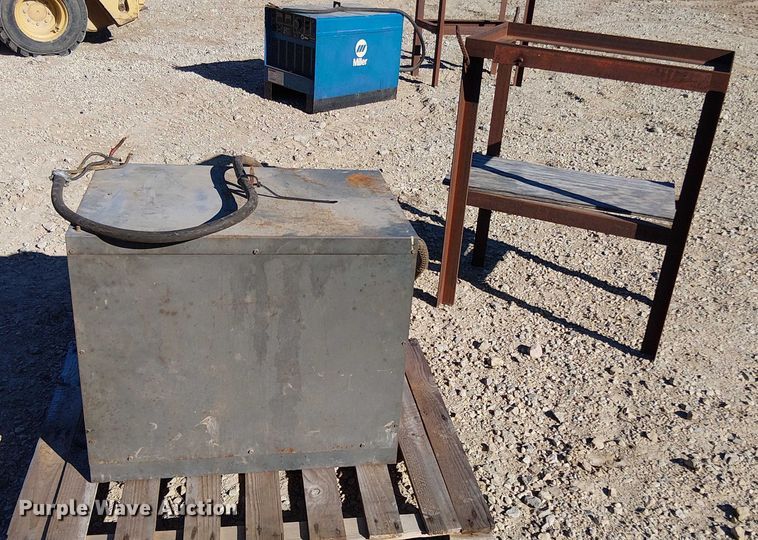 image for item EV5392 Lincoln Idealarc R3R-400 welder