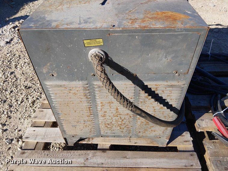 image for item EV5392 Lincoln Idealarc R3R-400 welder