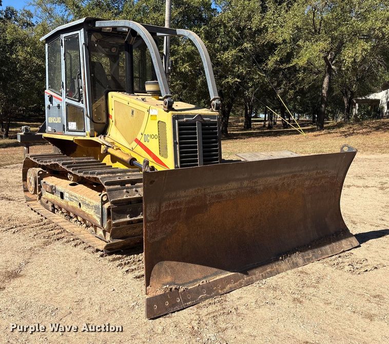 image for item FI0012 2001 New Holland DC100 dozer