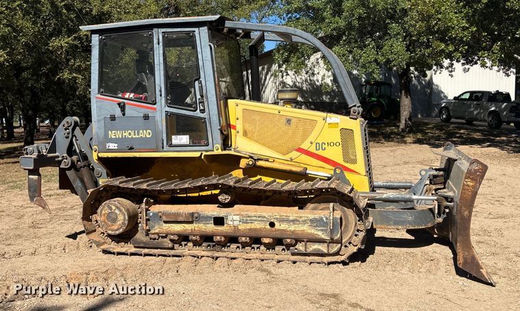 image for item FI0012 2001 New Holland DC100 dozer