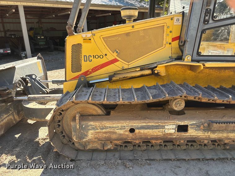 image for item FI0012 2001 New Holland DC100 dozer