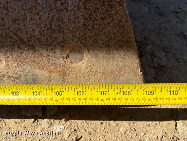 image for item FI0012 2001 New Holland DC100 dozer