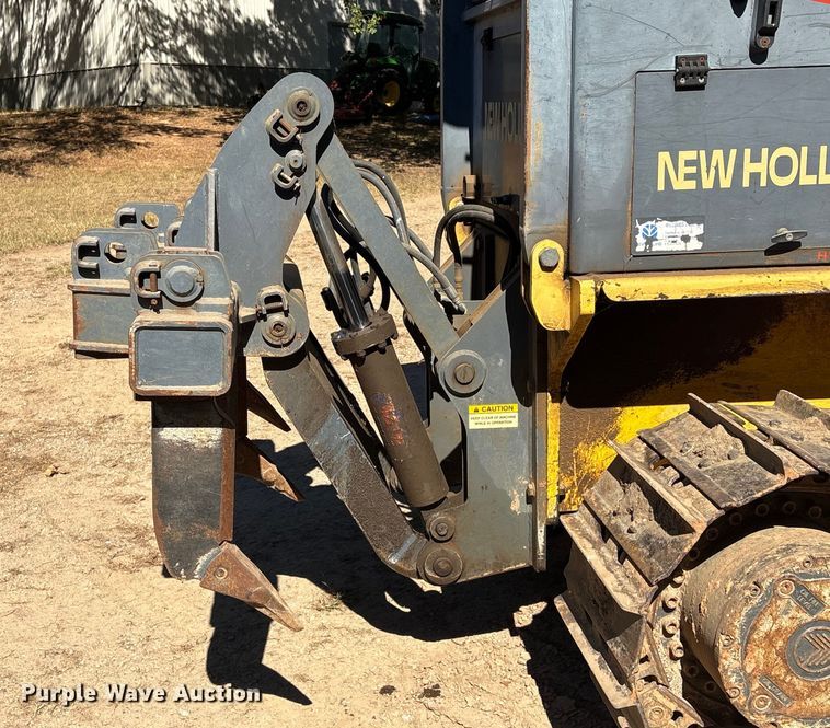 image for item FI0012 2001 New Holland DC100 dozer