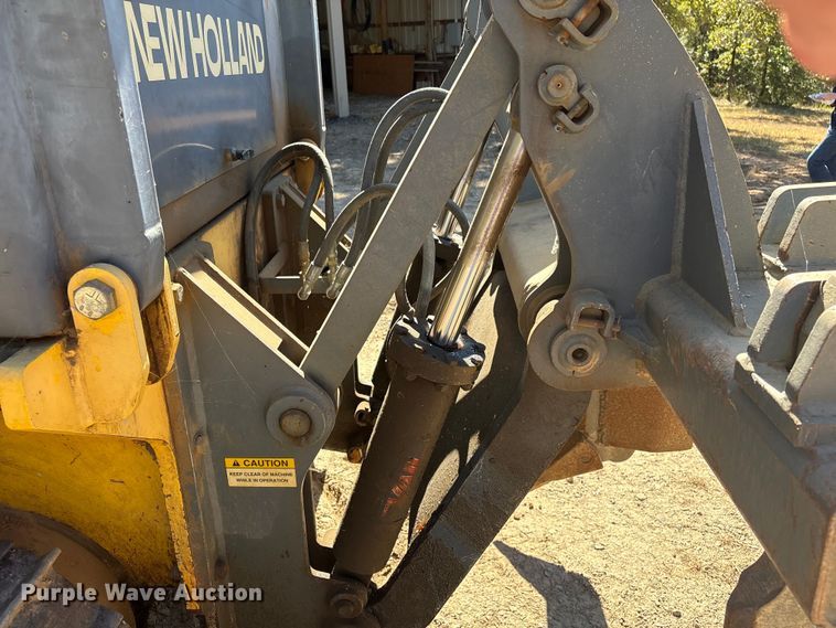 image for item FI0012 2001 New Holland DC100 dozer