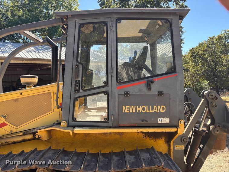image for item FI0012 2001 New Holland DC100 dozer