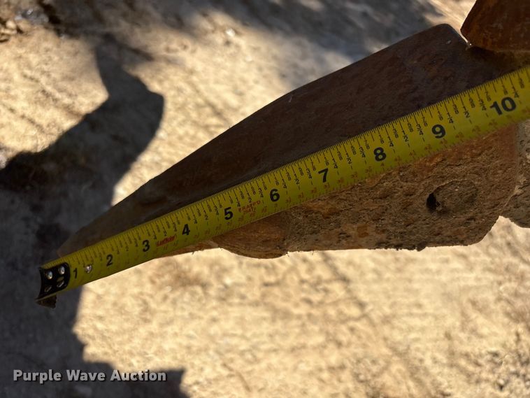 image for item FI0012 2001 New Holland DC100 dozer