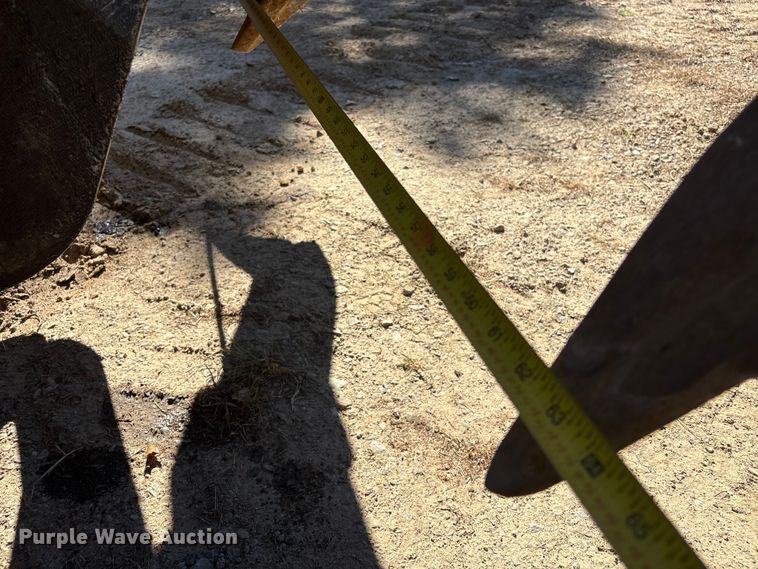 image for item FI0012 2001 New Holland DC100 dozer