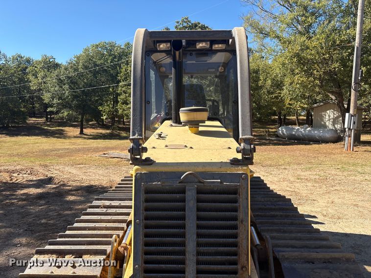 image for item FI0012 2001 New Holland DC100 dozer