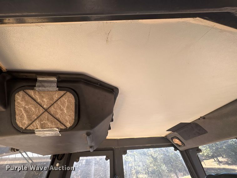 image for item FI0012 2001 New Holland DC100 dozer