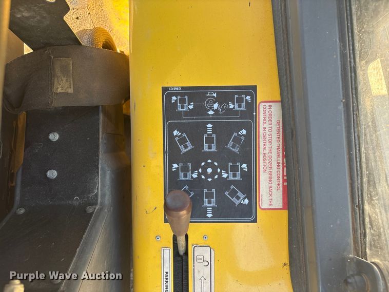 image for item FI0012 2001 New Holland DC100 dozer