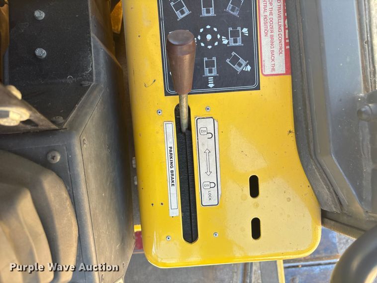 image for item FI0012 2001 New Holland DC100 dozer