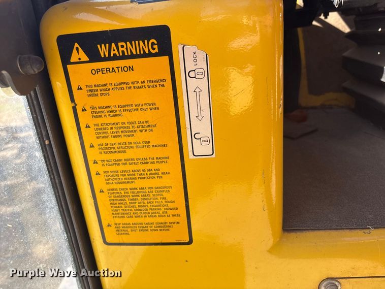 image for item FI0012 2001 New Holland DC100 dozer