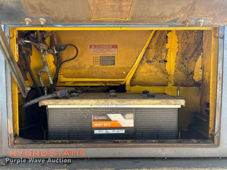 image for item FI0012 2001 New Holland DC100 dozer