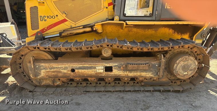 image for item FI0012 2001 New Holland DC100 dozer
