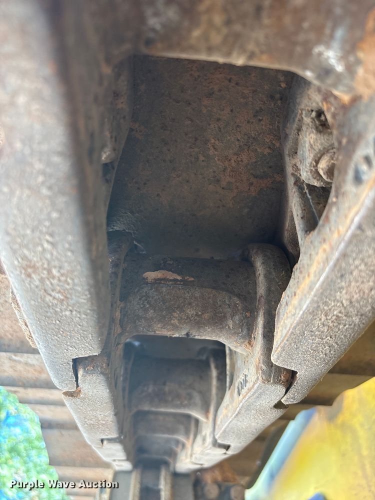 image for item FI0012 2001 New Holland DC100 dozer