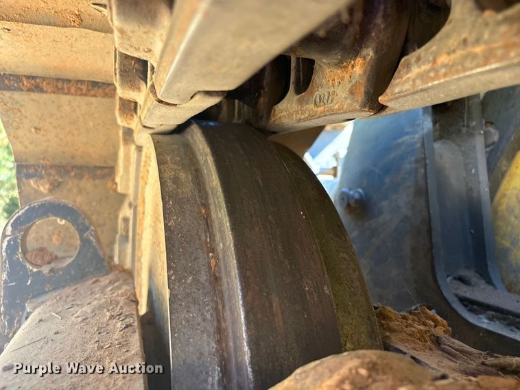 image for item FI0012 2001 New Holland DC100 dozer