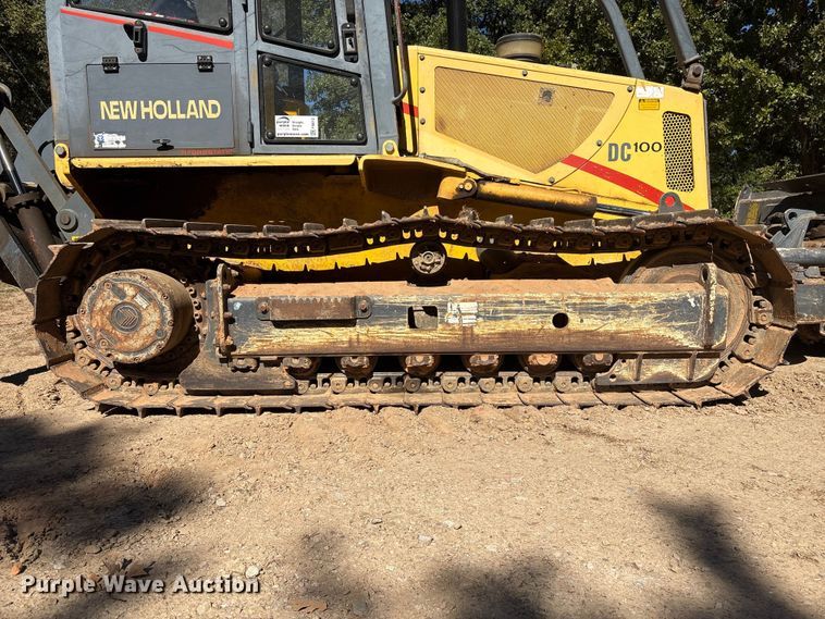 image for item FI0012 2001 New Holland DC100 dozer