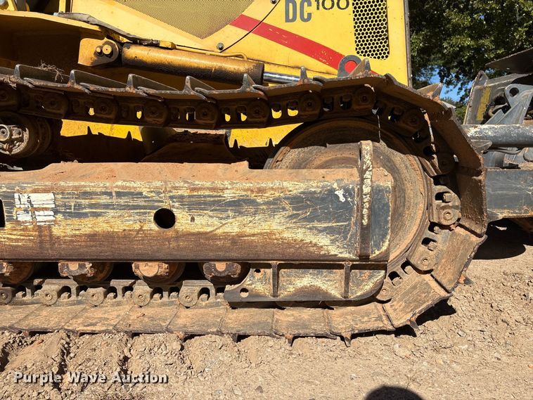 image for item FI0012 2001 New Holland DC100 dozer