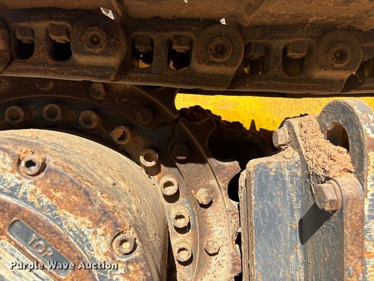 image for item FI0012 2001 New Holland DC100 dozer