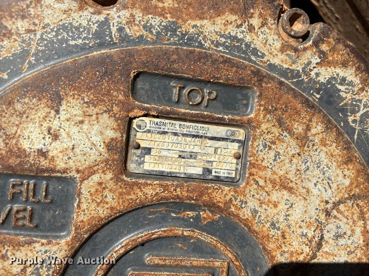 image for item FI0012 2001 New Holland DC100 dozer