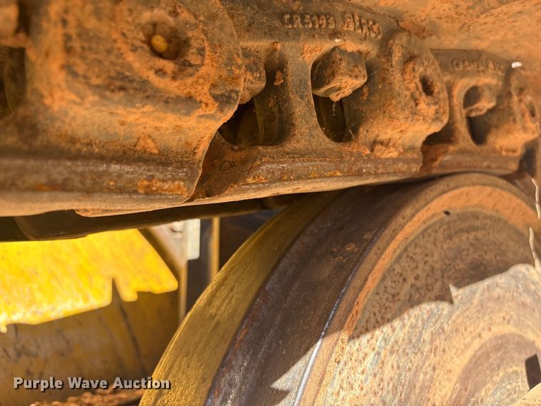 image for item FI0012 2001 New Holland DC100 dozer