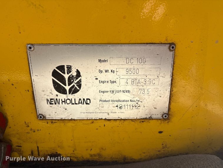 image for item FI0012 2001 New Holland DC100 dozer