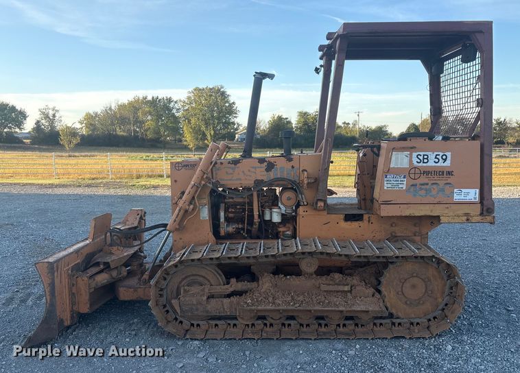 image for item FI0014 1991 Case 450C dozer
