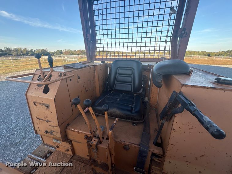 image for item FI0014 1991 Case 450C dozer
