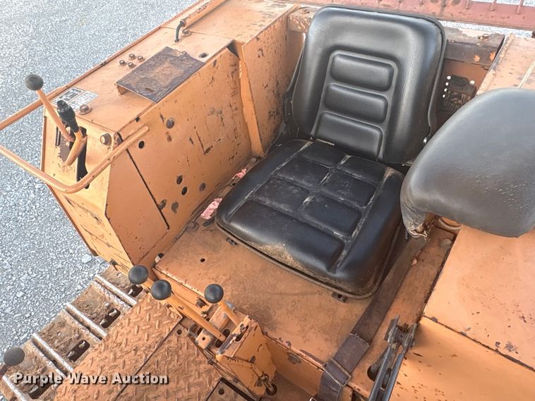 image for item FI0014 1991 Case 450C dozer