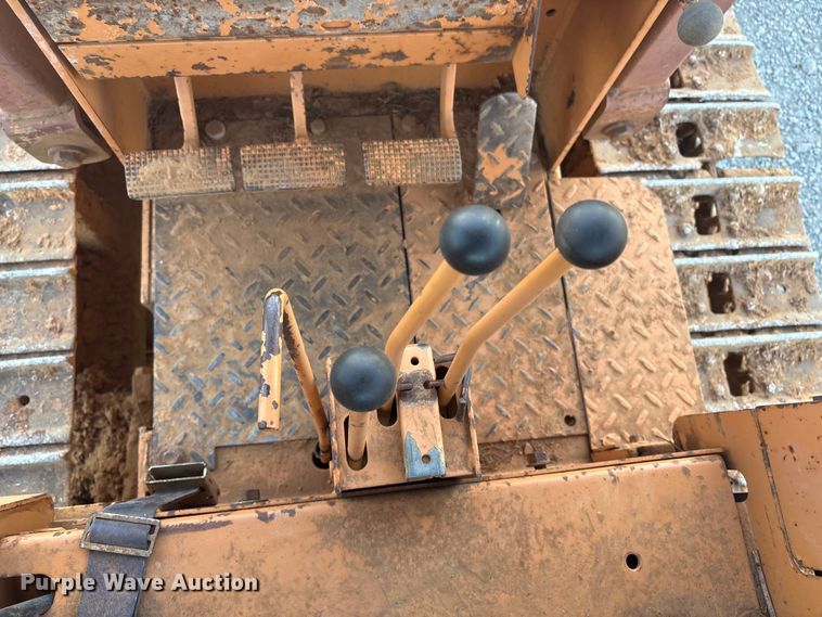 image for item FI0014 1991 Case 450C dozer