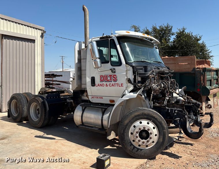 image for item IE9205 2005 International 8600 semi truck