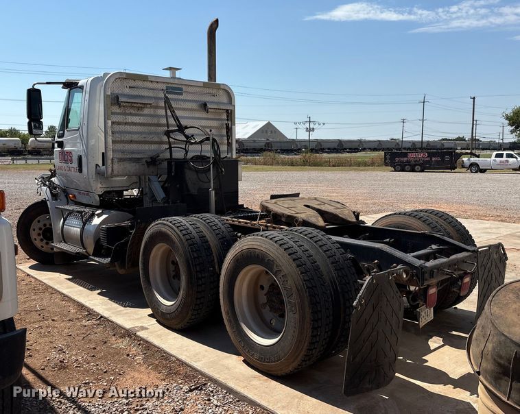 image for item IE9205 2005 International 8600 semi truck