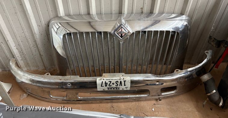 image for item IE9205 2005 International 8600 semi truck