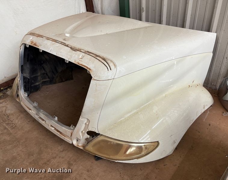 image for item IE9205 2005 International 8600 semi truck