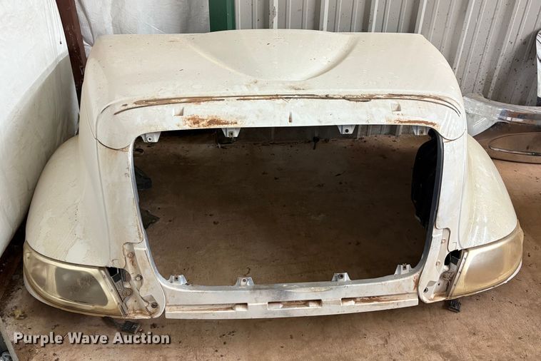 image for item IE9205 2005 International 8600 semi truck