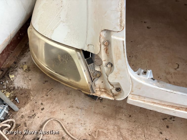 image for item IE9205 2005 International 8600 semi truck